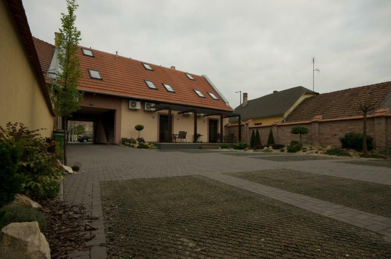Royal Residence Apartments Gyula Exterior photo