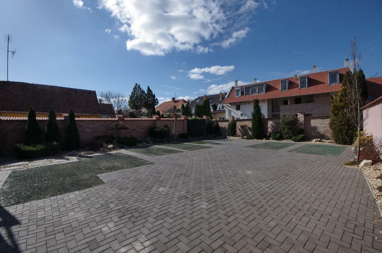 Royal Residence Apartments Gyula Exterior photo