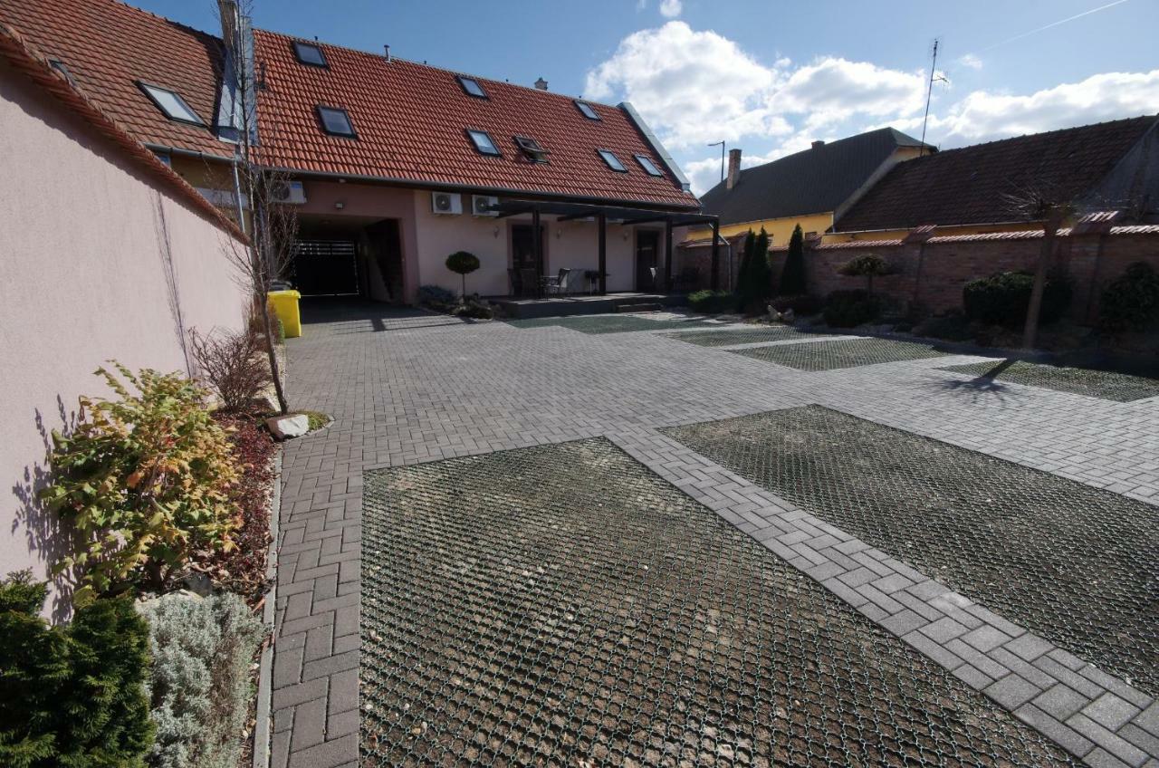 Royal Residence Apartments Gyula Exterior photo