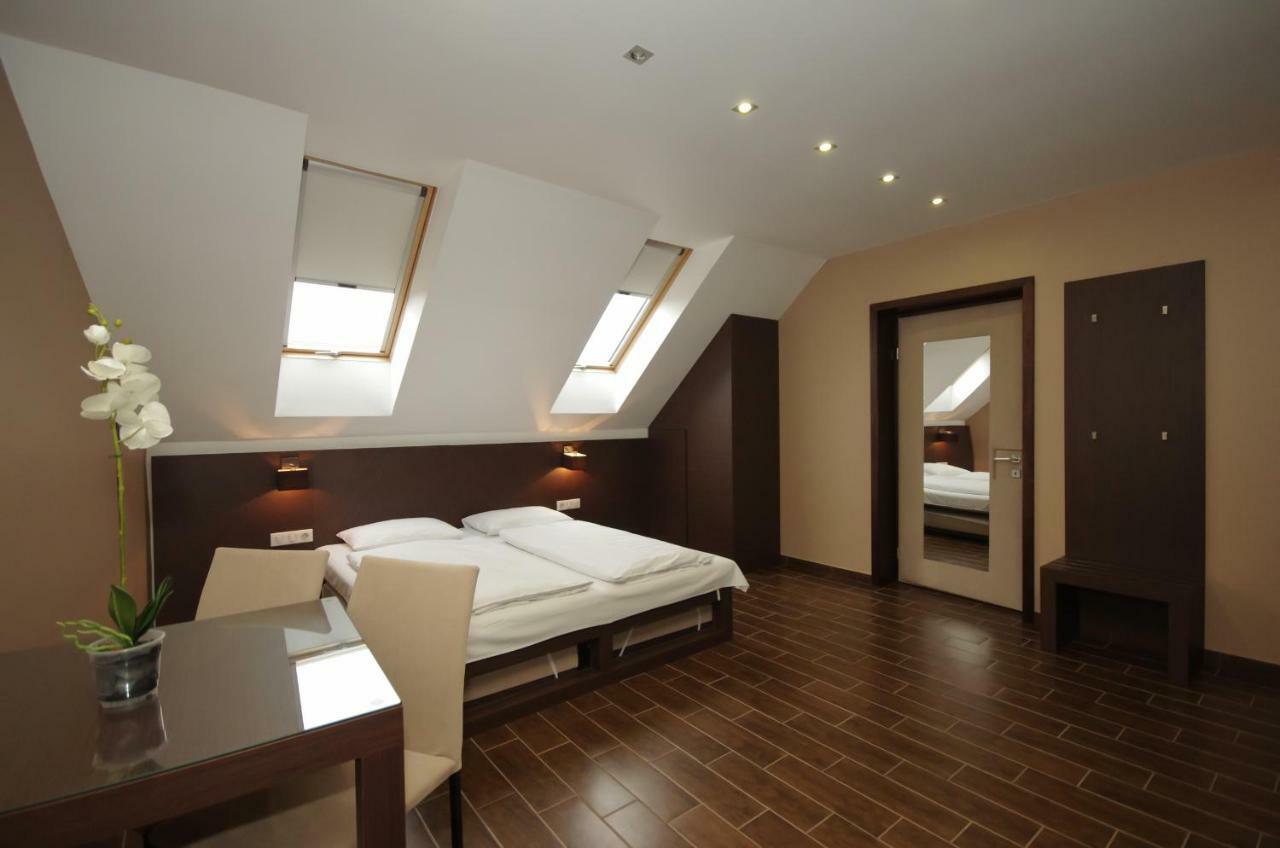 Royal Residence Apartments Gyula Exterior photo