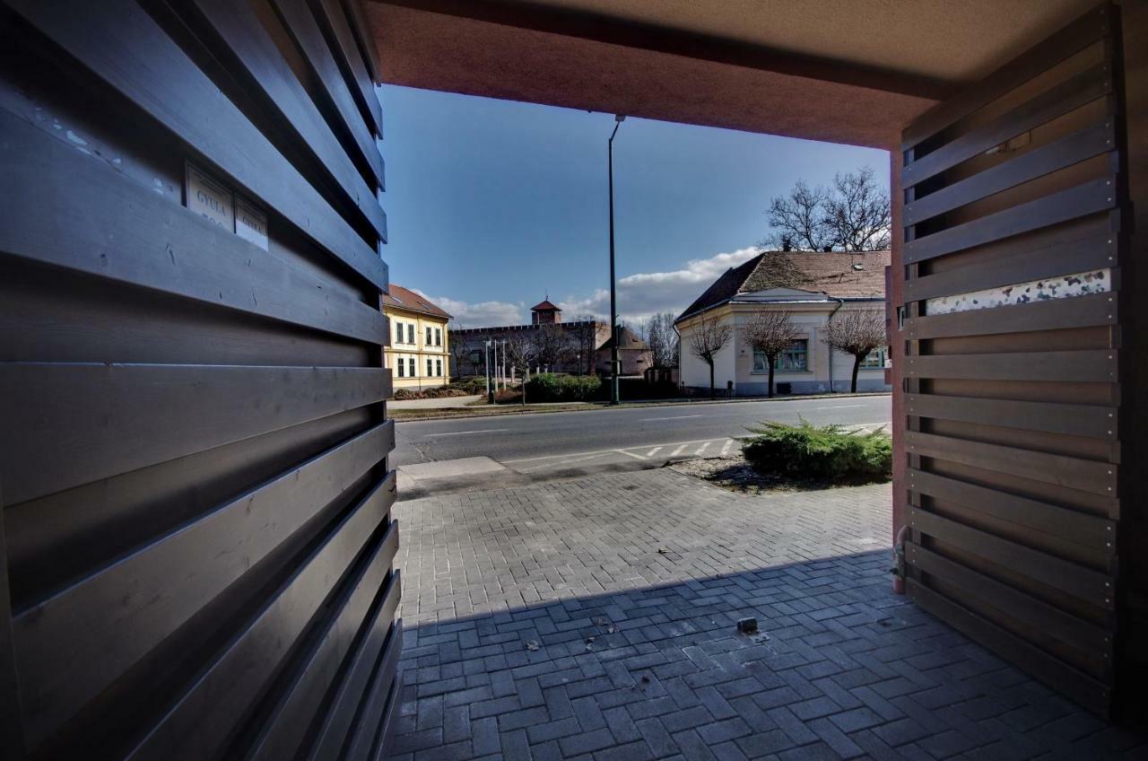 Royal Residence Apartments Gyula Exterior photo