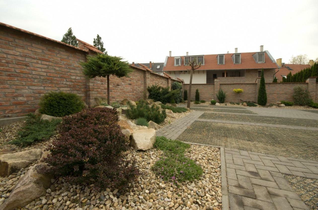 Royal Residence Apartments Gyula Exterior photo